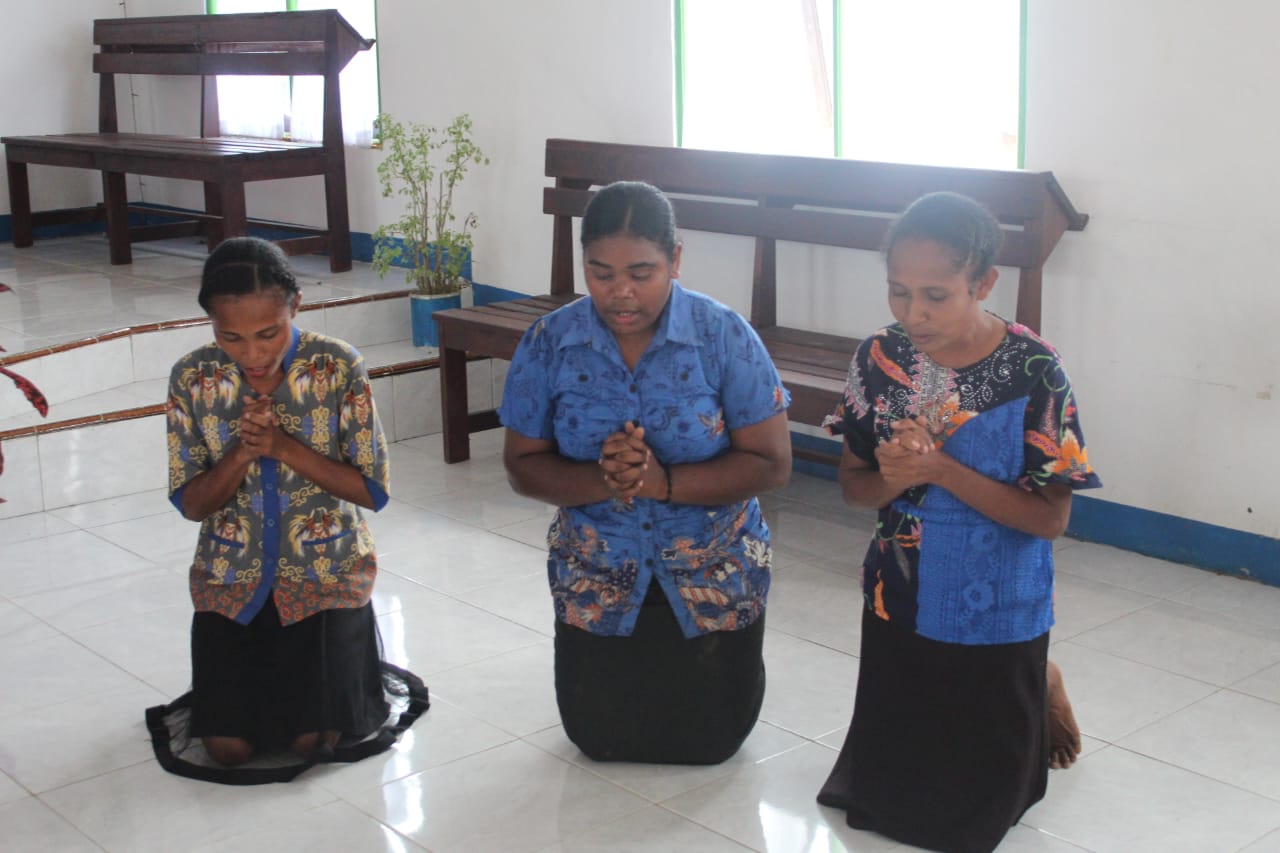 Activities The Sunday School Teacher Basic Course is part of the program of the Windesi Classis Parish Service and Development Commission.