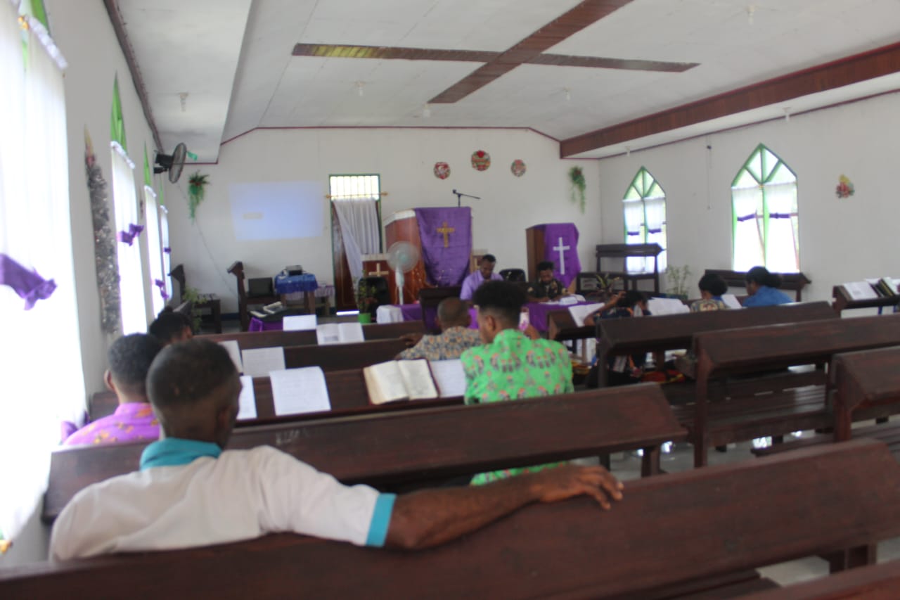 Kegiatan Kursus Dasar Guru Sekolah Minggu bagian dari program Komisi Pelayanan dan Pembinaan Jemaat Klasis Windesi.